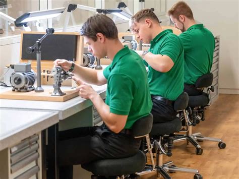 ausbildung uhrmacher rolex|Rolex: Ausbildungszentrum in Köln eröffnet .